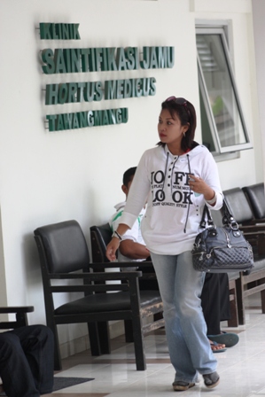 Seorang pasien baru saja datang ke klinik untuk berobat